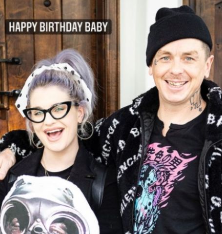 Kelly Osbourne confirmed her relationship with Sid Wilson with an Instagram post.