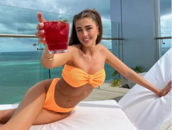 Georgia Steel Shows off her Sexy Figure in a Garish Orange Bandeau Bikini