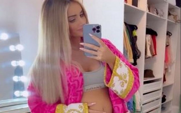 Laura Anderson Shows Off Her Baby Bumps! Love Island star Laura is pregnant with her first child 