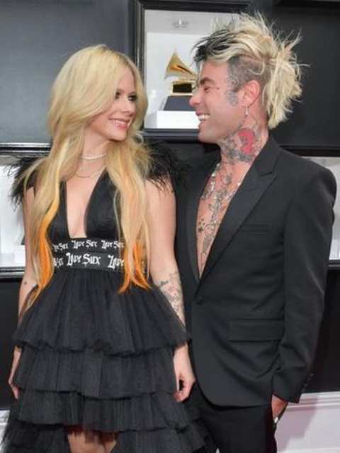 Mod Sun and Avril Lavigne are dating for more than two years