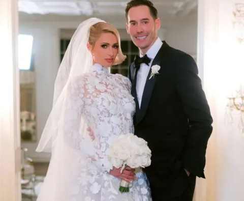 Paris Hilton looked amazing in her wedding gown alongsider her husband