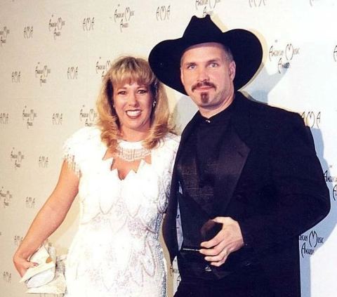 Garth Brooks and Sandy Mahl divorced