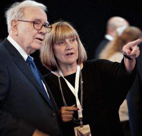 Warren Buffett with his daughter. 