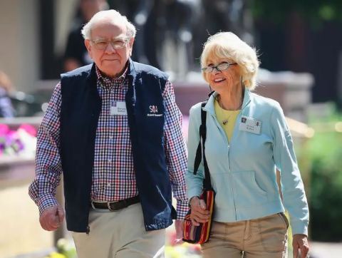 Warren Buffett and Astrid Menks