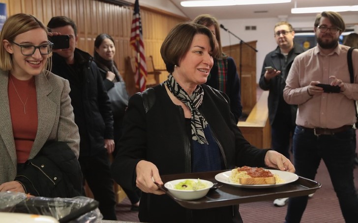 2020 Presidential Candidate Amy Klobuchar Eats Salad With A Comb