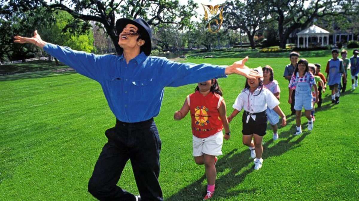 Michael Jackson Being Alleged of Child Sexual Abuse on HBO Documentary 'Leaving Neverland'; Details Here