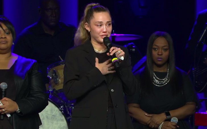 Miley Cyrus Delivered a Tearful Emotional Tribute at The Voice Contestant Janice Freeman’s Memorial Service
