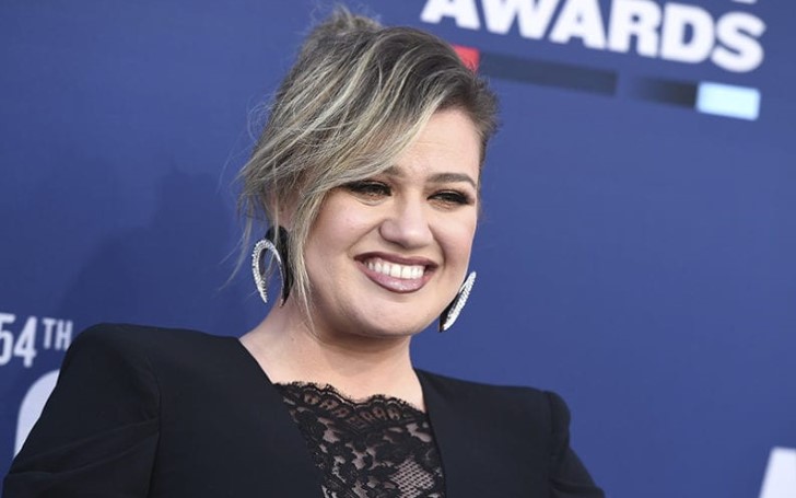 Kelly Clarkson Was Mistaken For A Seat-Filler At The 2019 Academy of Country Music Awards