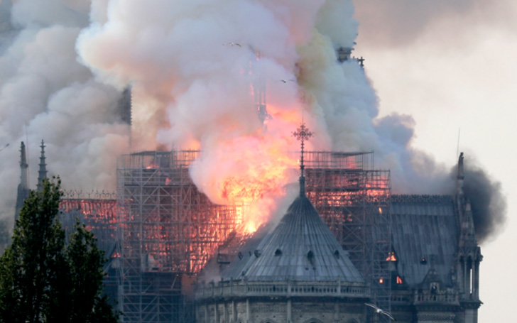 Mum Who Took Selfie In Front Of Notre Dame Had No Idea It Was On Fire