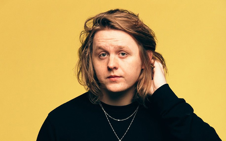 Lewis Capaldi Can’t Find A Girlfriend Despite His Huge Success