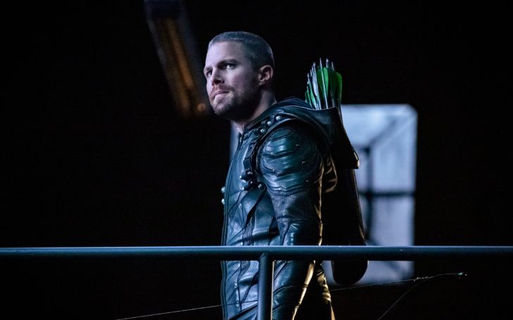 Stephen Amell Won't Decline Playing Oliver Queen In Later Arrowverse Installments