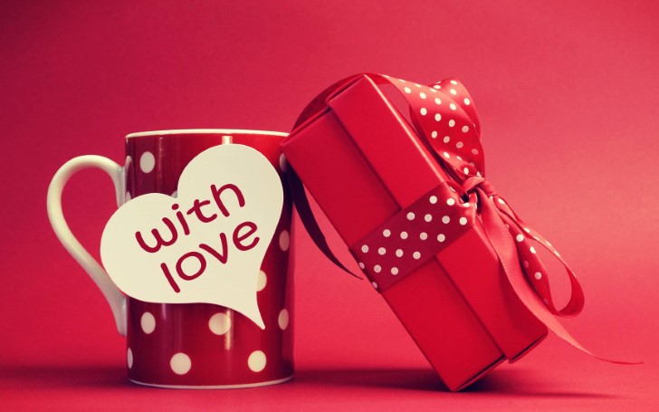 Top Valentine's Day Gifts For Your Girlfriend Under $20; Top Gift Ideas