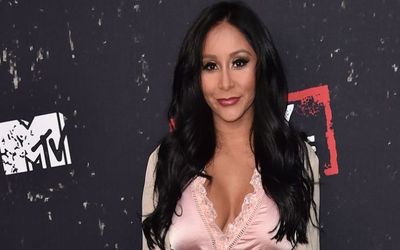 Snooki Gets Mom-Shamed For Drinking Wine While Feeding Baby!