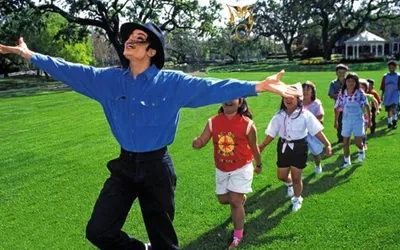 Michael Jackson Being Alleged of Child Sexual Abuse on HBO Documentary 'Leaving Neverland'; Details Here